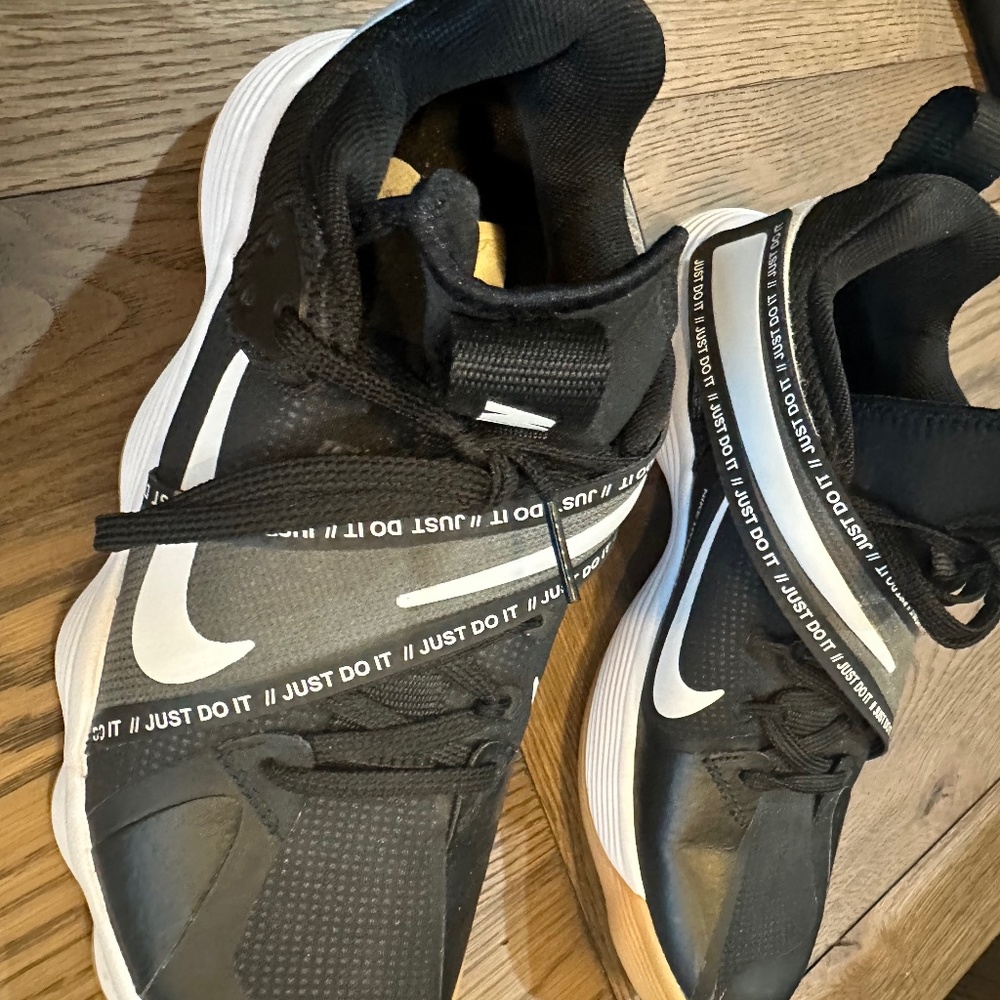 Women’s Nike Shoes Size 8.5